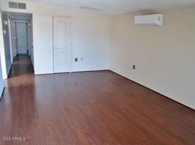 Building Photo - 3001 Quail Run Dr