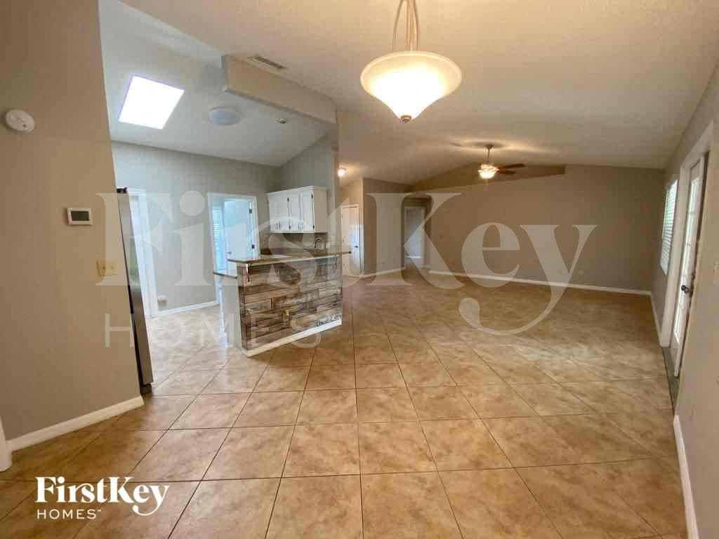 Building Photo - 944 Devonshire Way