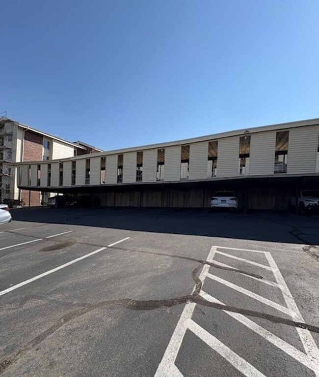 Building Photo - 1 Bedroom Condo Located near UofU!