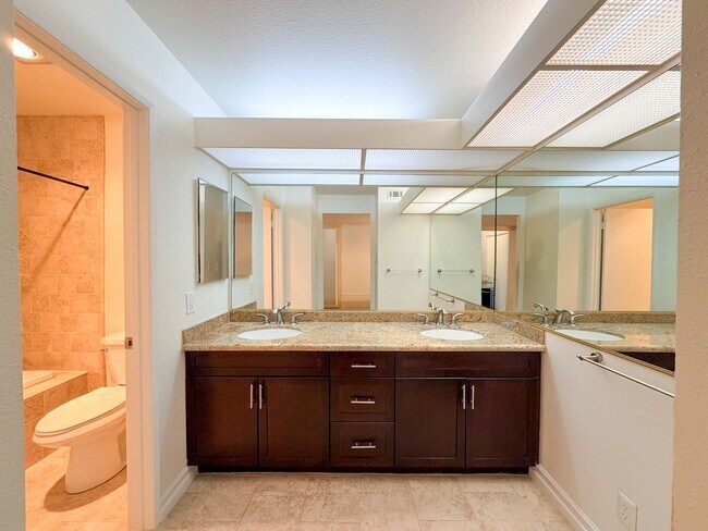 Building Photo - 407 Shoreview Dr