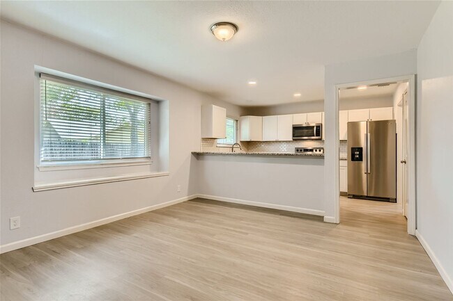 Building Photo - Stunning 4 bedroom for rent, mature trees,...