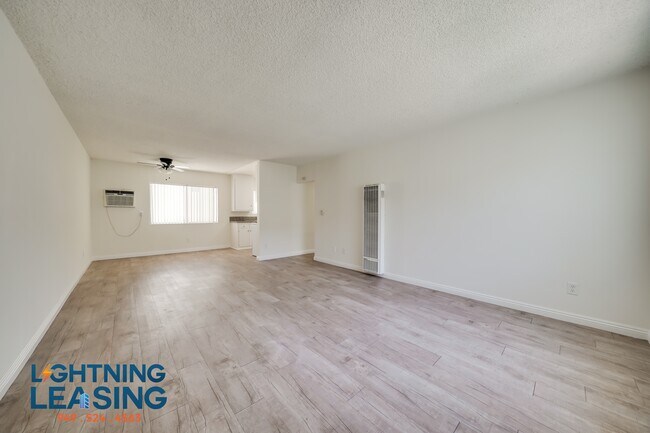Building Photo - 5133 Yarmouth-25D