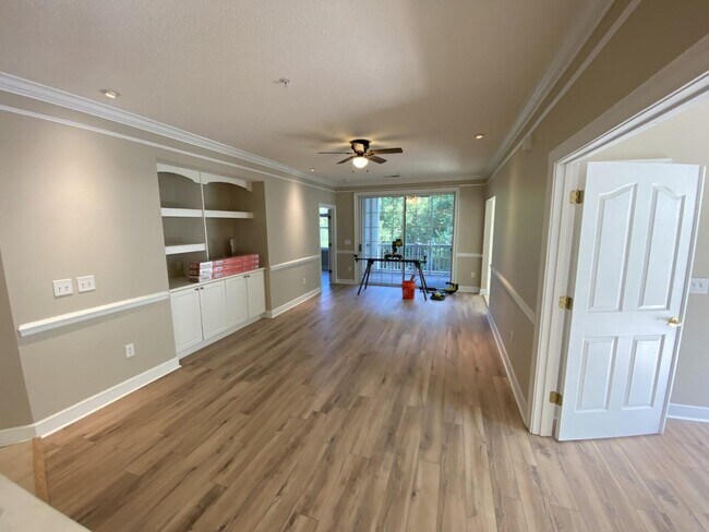 Building Photo - 5650 Barefoot Resort Bridge Rd