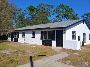 Building Photo - 2 bed 2 bathroom duplex Completely UPDATED...