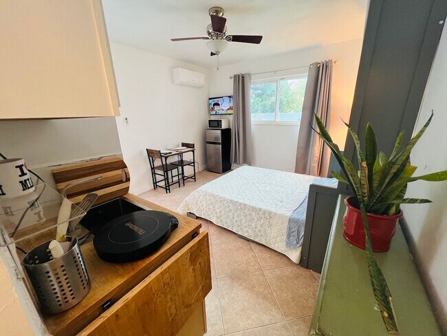 Building Photo - 11400 NE 13th Ave