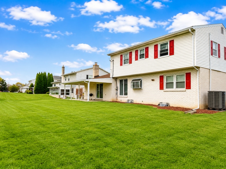 Building Photo - 314 Somerset Dr