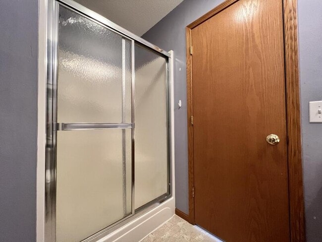 Building Photo - 2305 Eastlawn Dr