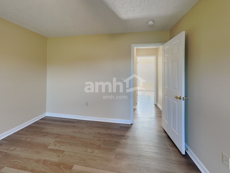 Building Photo - 10296 Manassas Ct