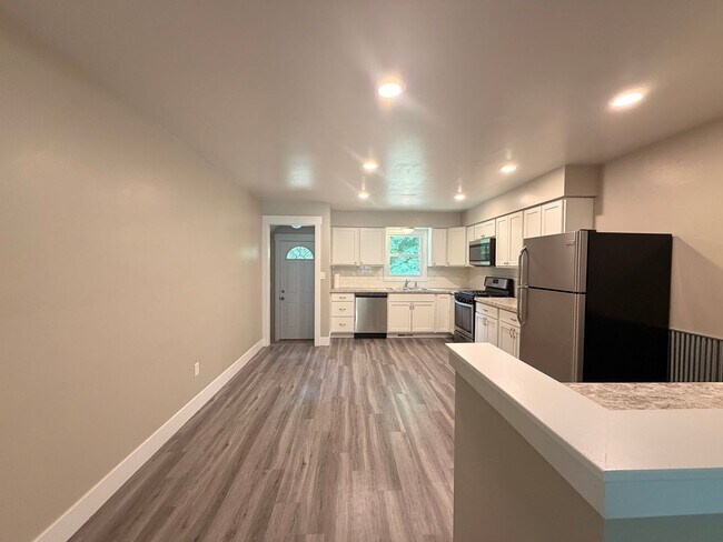 Building Photo - 5729 Ridgebrook Ave SE