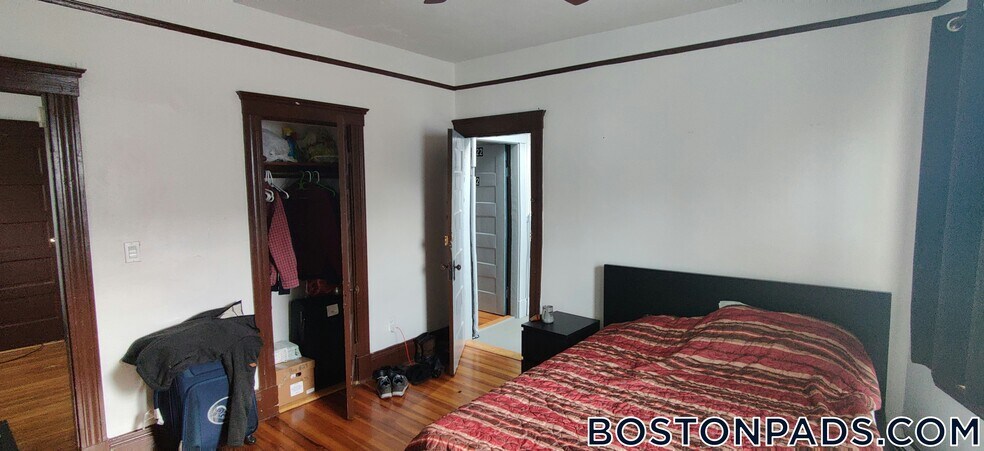 Building Photo - 122 Columbia St