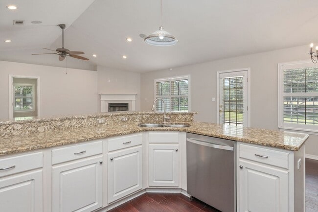 Building Photo - Updated Home in Bluewater Bay!