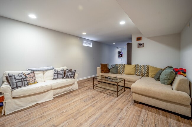 Building Photo - Stunningly Updated Home in Evergreen Meado...