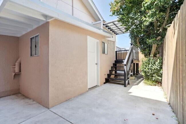 Building Photo - EPIC REA - Great Renovated ( all appliance...