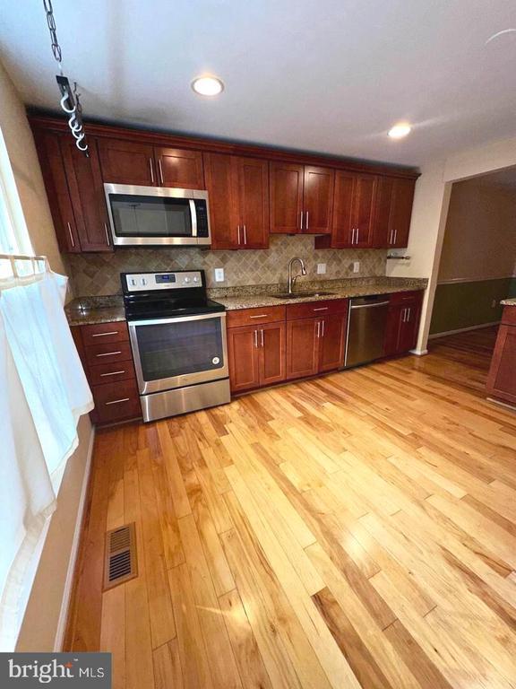 Primary Photo - 5718 Wood Mouse Ct