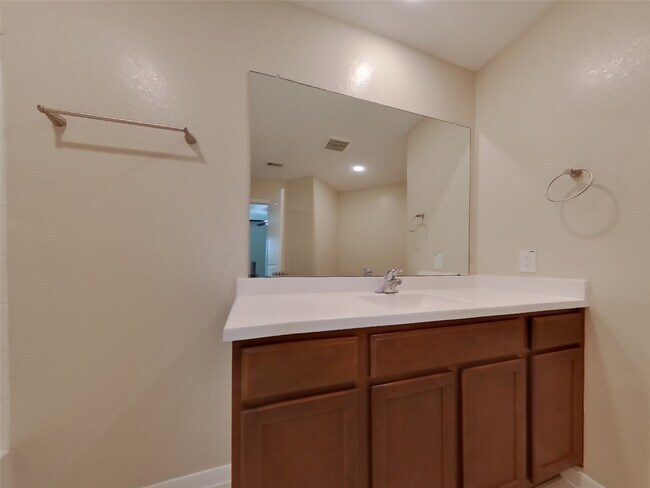 Building Photo - 524 Red Dusk Paint Dr