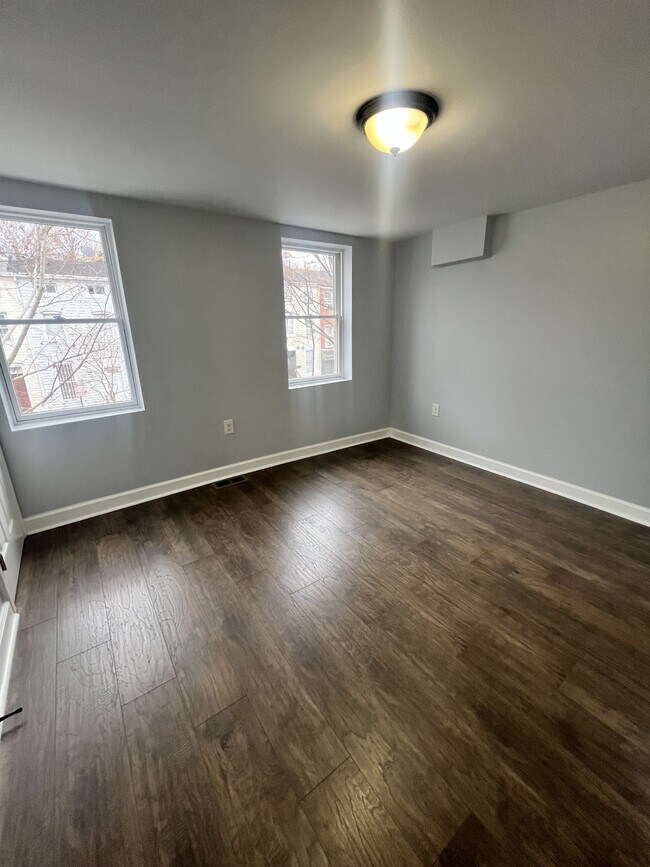 Building Photo - 1212 W Lombard St