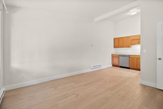 Building Photo - 417 22nd St SE