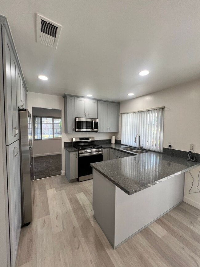 Building Photo - Spacious 2-Story House in Whittier
