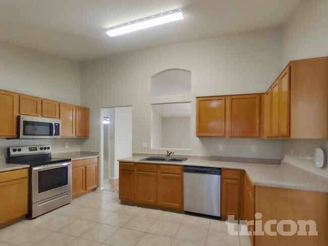 Building Photo - 2601 S 79th Dr