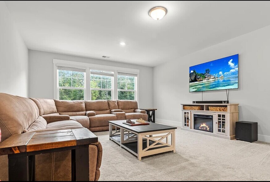 Building Photo - 256 Fiddleback Dr