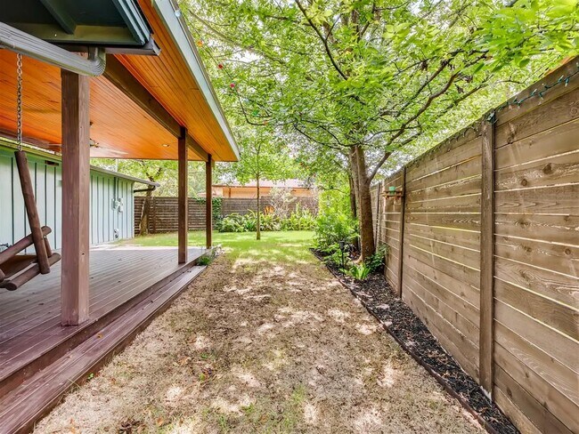 Building Photo - 2500 Candlewood Ct