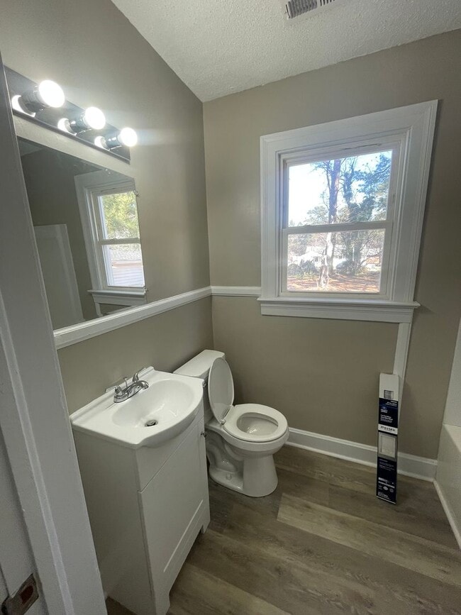 Building Photo - 512 Macon St S