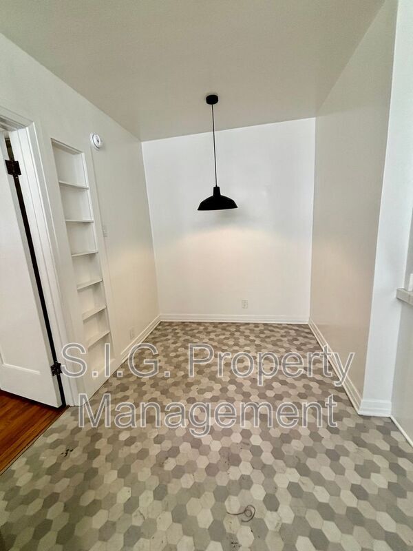 Building Photo - 2813 Rowena Ave