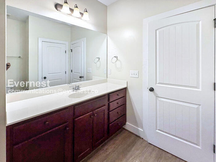 Building Photo - 107 Singapore Cir