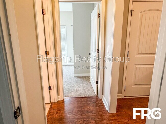 Building Photo - 103 Rolling Knoll Ct