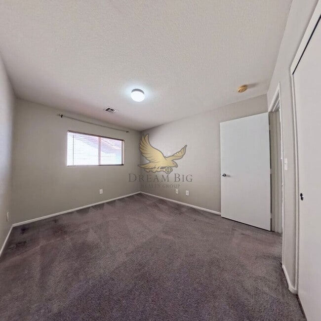 Building Photo - 548 Haunts Walk Ave