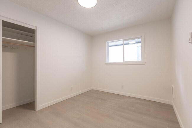 Building Photo - Crowne Pointe Apartment Homes