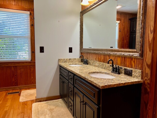 Building Photo - 1053 New Bridge Rd