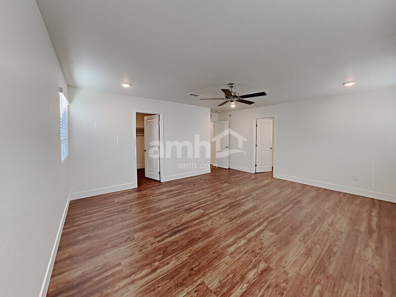 Building Photo - 6026 Schmidt St