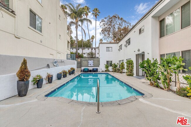 Building Photo - 1837 N La Brea Ave