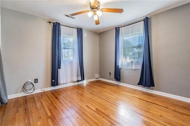 Building Photo - 5418 Riverhills Dr