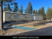 Building Photo - 3 Bedroom 2 Bathroom Home with Off-Street ...