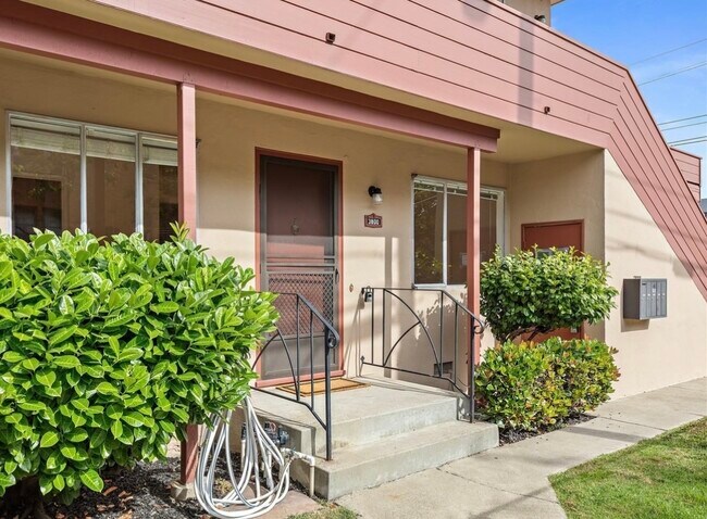 Building Photo - 3802 Shafter Ave