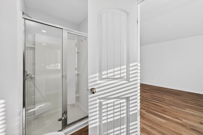 Building Photo - Available now! Stunning 3-Bedroom Home in Meredith Woods