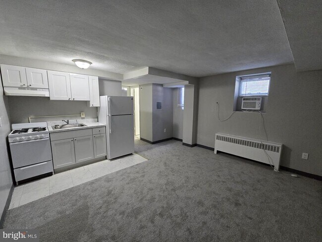 Building Photo - 7607 Eastern Ave NW