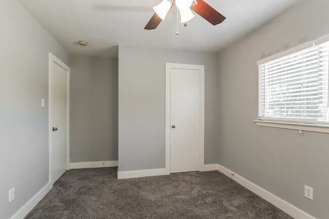 Building Photo - 419 Laurel Sage Dr