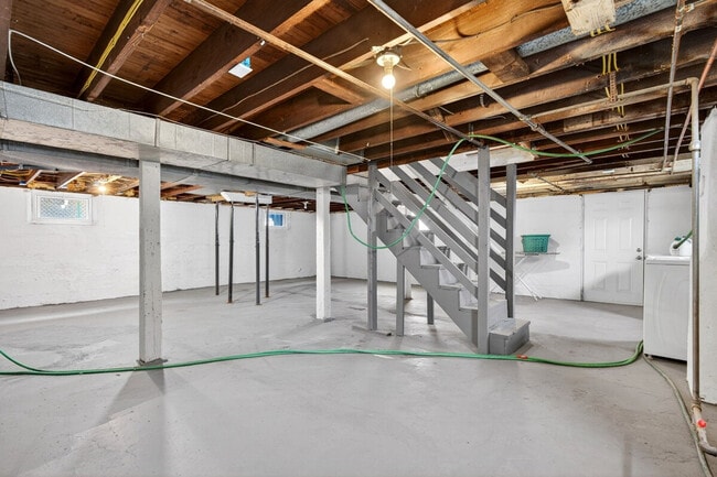 Building Photo - 146 W Felton Ave