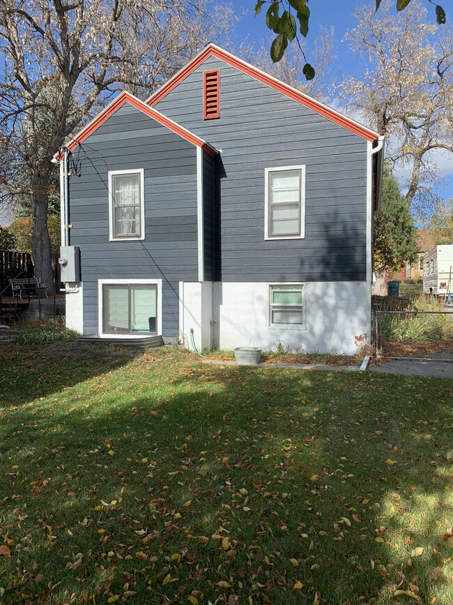 Building Photo - 722 Lewis Ave