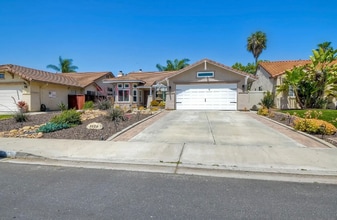 Building Photo - 3358 Lake Cir Dr