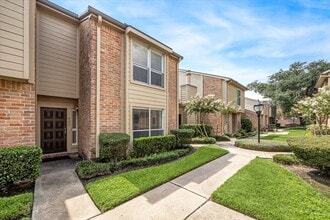 Building Photo - 927 Memorial Village Dr