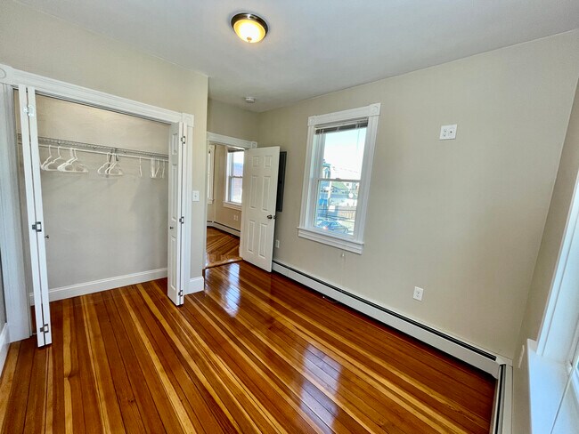 Building Photo - 18 Messenger St