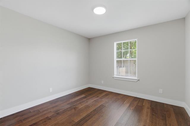Building Photo - 2204 Dunloe Ave