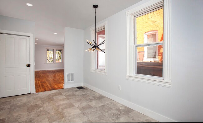 Building Photo - 333 S Ann St