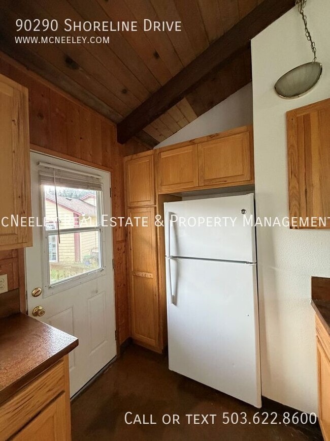 Building Photo - 90290 Shoreline Dr