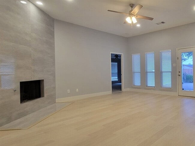 Building Photo - 424 Ambrose Dr