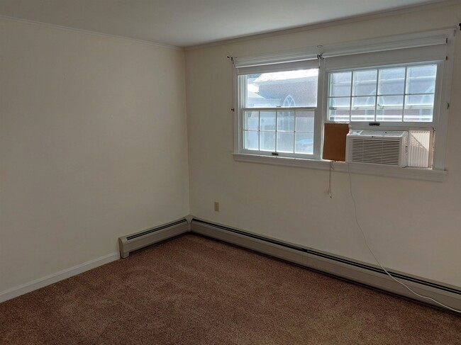 Building Photo - 6 Woodland Ct